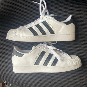 Women’s Adidas Superstars Size 8 White/Black Used